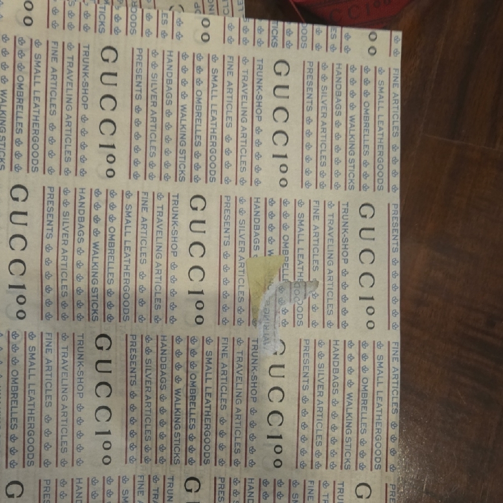 Gucci Beige Tissue Paper with Burgundy Gucci Ribbon - Picture 3 of 6